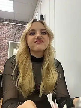 Sky Cutie online show from December 20, 2025, 4:37 am