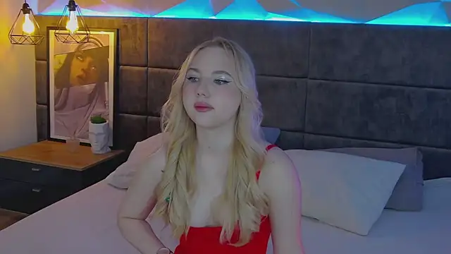 Sky Cutie online show from April 16, 2026, 4:24 am