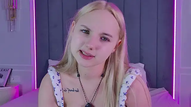 Sky Cutie online show from June 12, 2026, 4:21 am