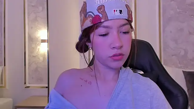 Snapshot of doll_eyees_ chatting on September 20, 2025, 3:55 am doll eyees online show from September 20, 2025, 3:55 am