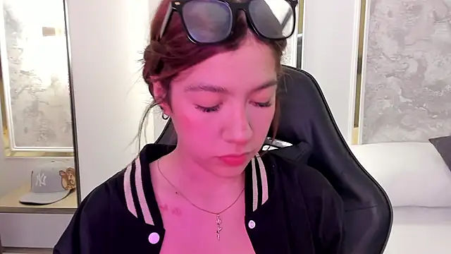 Snapshot of doll_eyees_ chatting on September 24, 2025, 2:29 am doll eyees online show from September 24, 2025, 2:29 am