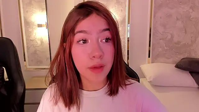 Snapshot of doll_eyees_ chatting on October 1, 2025, 3:11 am doll eyees online show from October 1, 2025, 3:11 am