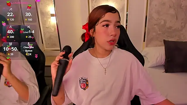 Snapshot of doll_eyees_ chatting on October 11, 2025, 7:15 pm doll eyees online show from October 11, 2025, 7:15 pm