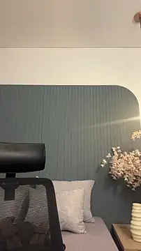 Snapshot of AliceRitter chatting on December 15, 2025, 5:30 pm AliceRitter online show from December 15, 2025, 5:30 pm