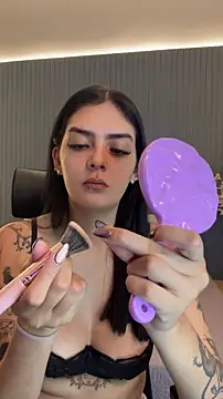 Snapshot of AliceRitter chatting on December 18, 2025, 5:17 pm AliceRitter online show from December 18, 2025, 5:17 pm