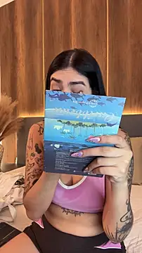 Snapshot of AliceRitter chatting on November 26, 2025, 5:24 pm AliceRitter online show from November 26, 2025, 5:24 pm