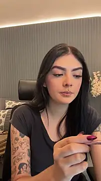 Snapshot of AliceRitter chatting on December 14, 2025, 5:29 pm AliceRitter online show from December 14, 2025, 5:29 pm