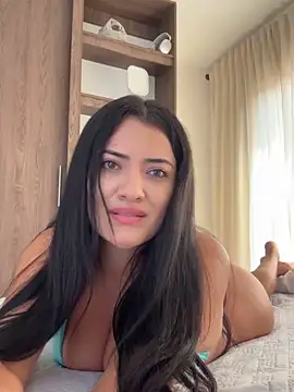 Lu090  online show from October 25, 2025, 5:13 pm