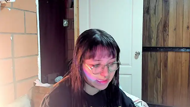 Snapshot of Violetaa_Leee chatting on September 18, 2025, 2:36 am Violetaa Leee online show from September 18, 2025, 2:36 am