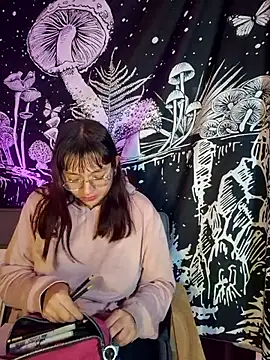 Snapshot of Violetaa_Leee chatting on September 11, 2025, 10:32 pm Violetaa Leee online show from September 11, 2025, 10:32 pm