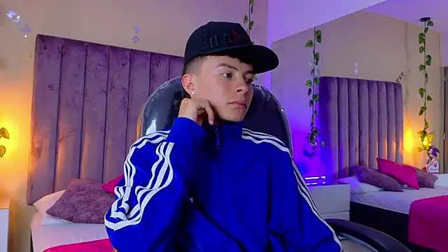 Snapshot of Nascary_Fox chatting on January 9, 2026, 7:32 pm Nascary Fox online show from January 9, 2026, 7:32 pm