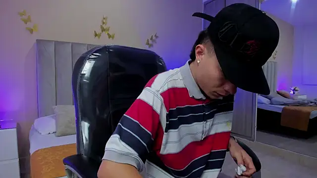 Snapshot of Nascary_Fox chatting on January 11, 2026, 1:18 pm Nascary Fox online show from January 11, 2026, 1:18 pm