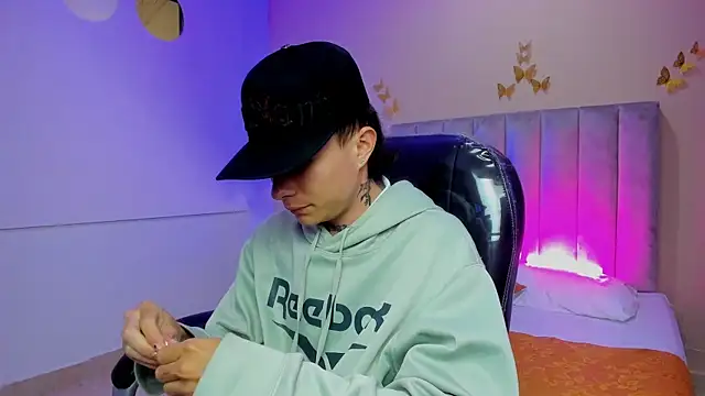 Snapshot of Nascary_Fox chatting on February 22, 2026, 2:08 pm Nascary Fox online show from February 22, 2026, 2:08 pm