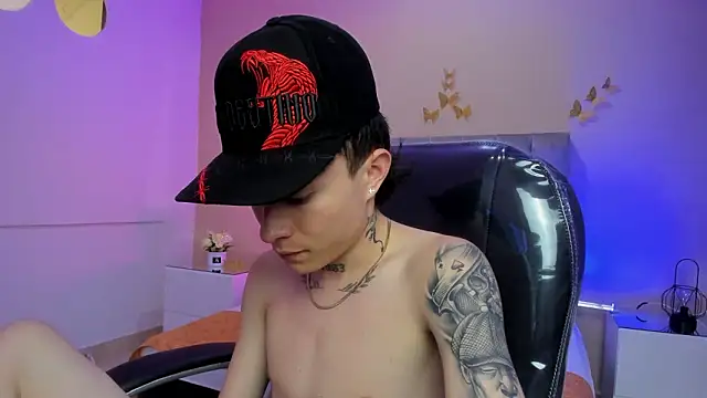 Snapshot of Nascary_Fox chatting on February 28, 2026, 7:35 pm Nascary Fox online show from February 28, 2026, 7:35 pm