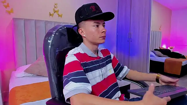 Snapshot of Nascary_Fox chatting on January 6, 2026, 7:07 pm Nascary Fox online show from January 6, 2026, 7:07 pm