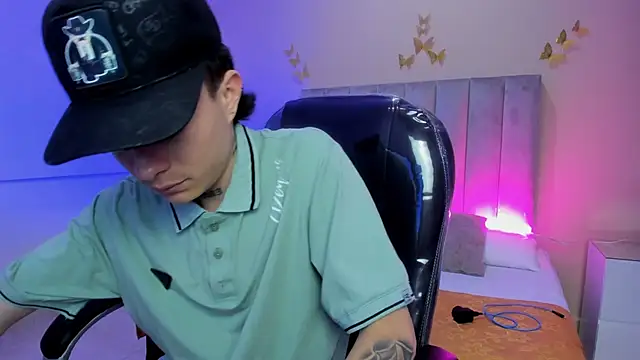 Snapshot of Nascary_Fox chatting on February 27, 2026, 7:35 pm Nascary Fox online show from February 27, 2026, 7:35 pm