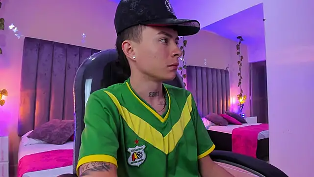 Snapshot of Nascary_Fox chatting on December 14, 2025, 2:00 pm Nascary Fox online show from December 14, 2025, 2:00 pm