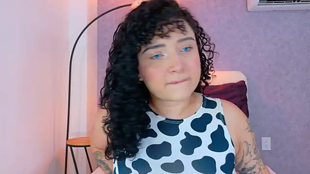 Snapshot of Tracielowe_w chatting on January 14, 2026, 3:32 am Tracielowe w online show from January 14, 2026, 3:32 am