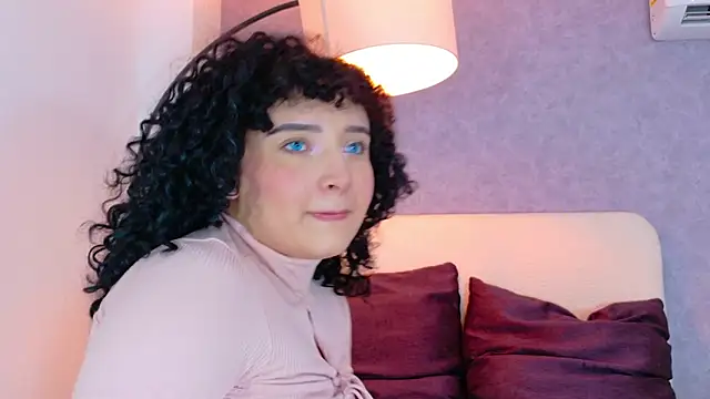 Snapshot of Tracielowe_w chatting on December 19, 2025, 3:32 am Tracielowe w online show from December 19, 2025, 3:32 am