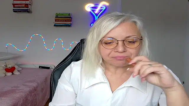 Linsy Kim online show from March 26, 2026, 10:02 am