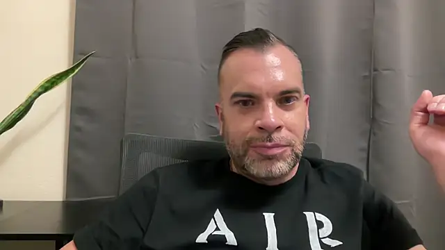 Snapshot of Ty_lerDavid chatting on October 11, 2025, 11:17 pm Ty lerDavid online show from October 11, 2025, 11:17 pm