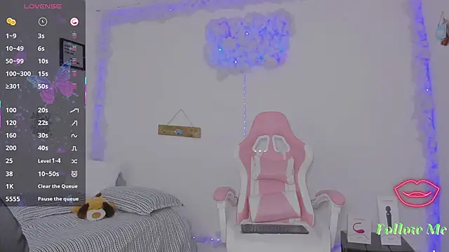 milfAaura online show from March 16, 2026, 3:03 am