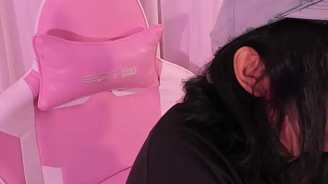 Snapshot of mia_yeager chatting on October 22, 2025, 4:01 am mia yeager online show from October 22, 2025, 4:01 am