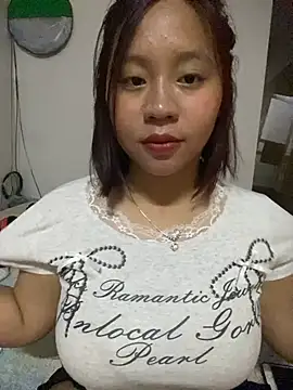 maianhcute online show from October 25, 2025, 2:17 pm