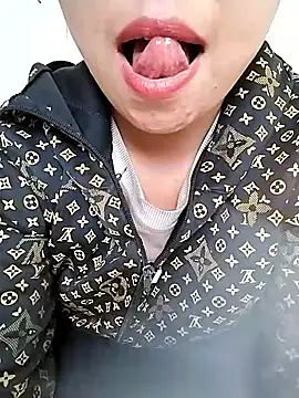 venu00 online show from December 22, 2025, 5:40 am