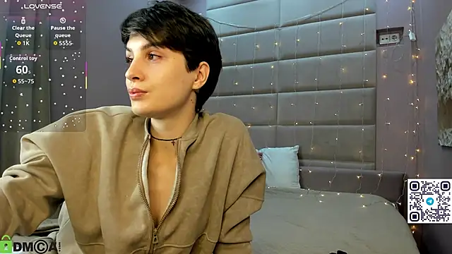 Snapshot of Adeline_Perle chatting on October 26, 2025, 11:05 pm Adeline Perle online show from October 26, 2025, 11:05 pm