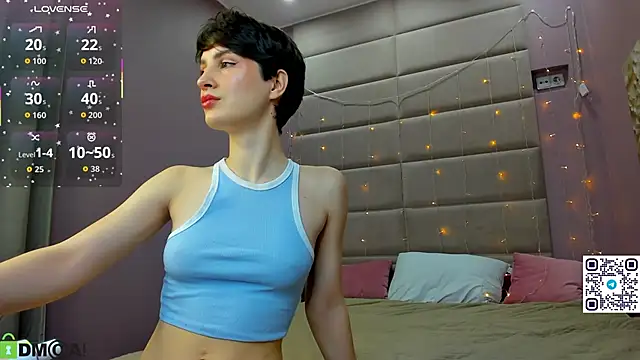 Snapshot of Adeline_Perle chatting on November 5, 2025, 1:20 am Adeline Perle online show from November 5, 2025, 1:20 am