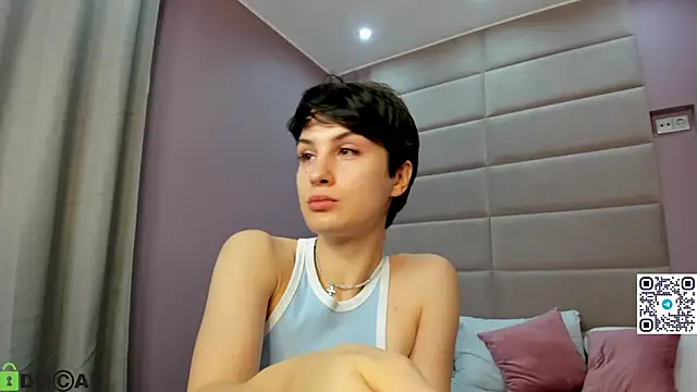 Snapshot of Adeline_Perle chatting on November 22, 2025, 1:04 am Adeline Perle online show from November 22, 2025, 1:04 am