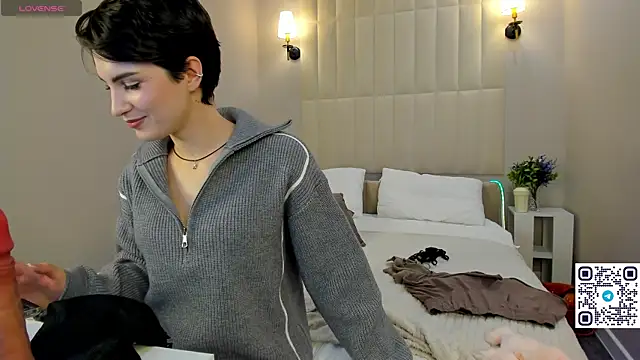 Snapshot of Adeline_Perle chatting on November 13, 2025, 8:07 am Adeline Perle online show from November 13, 2025, 8:07 am