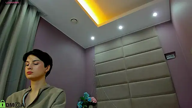 Snapshot of Adeline_Perle chatting on November 6, 2025, 1:09 am Adeline Perle online show from November 6, 2025, 1:09 am