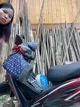 Snapshot of Ngoc-bbi chatting on December 14, 2025, 1:23 am Ngoc-bbi online show from December 14, 2025, 1:23 am