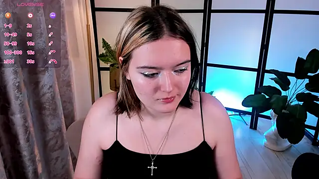 Snapshot of HeyMary chatting on October 9, 2025, 7:09 am HeyMary online show from October 9, 2025, 7:09 am