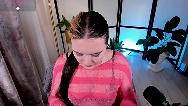 Snapshot of HeyMary chatting on September 27, 2025, 11:05 am HeyMary online show from September 27, 2025, 11:05 am