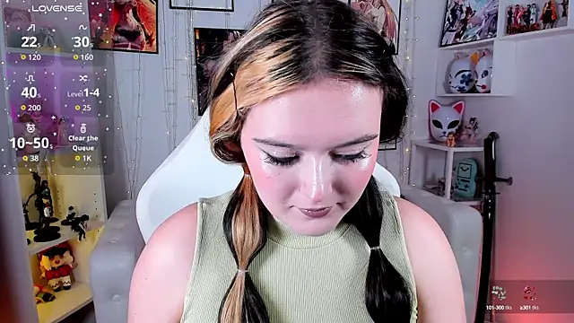 Snapshot of HeyMary chatting on September 15, 2025, 9:32 am HeyMary online show from September 15, 2025, 9:32 am