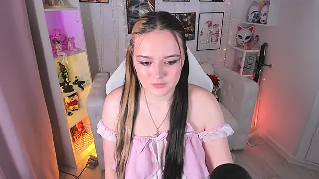 Snapshot of HeyMary chatting on September 18, 2025, 4:59 am HeyMary online show from September 18, 2025, 4:59 am