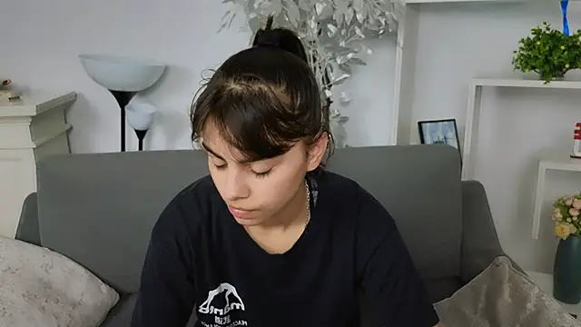 Cocoa Sins online show from October 17, 2025, 6:17 am