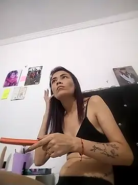 Snapshot of dulcelatin21 chatting on October 28, 2025, 12:33 am dulcelatin21 online show from October 28, 2025, 12:33 am