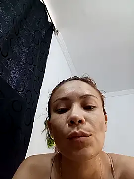 Snapshot of dulcelatin21 chatting on October 26, 2025, 6:30 pm dulcelatin21 online show from October 26, 2025, 6:30 pm