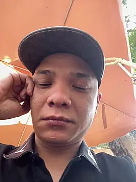 letruong6879 online show from April 4, 2026, 3:57 am