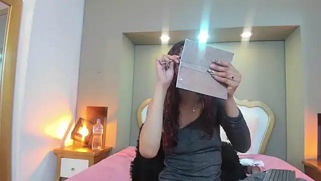 Snapshot of AteneaGreyy chatting on September 17, 2025, 11:45 am AteneaGreyy online show from September 17, 2025, 11:45 am