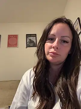 nightingale27 online show from September 9, 2025, 6:39 pm