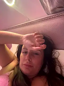 nightingale27 online show from September 24, 2025, 9:32 pm