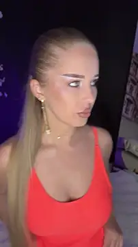 AubrieleRouj1 online show from May 18, 2026, 5:29 pm