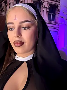 AubrieleRouj1 online show from October 31, 2025, 4:58 pm