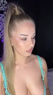 AubrieleRouj1 online show from May 17, 2026, 4:51 pm