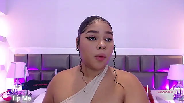 LennaEvans online show from December 5, 2025, 11:09 am